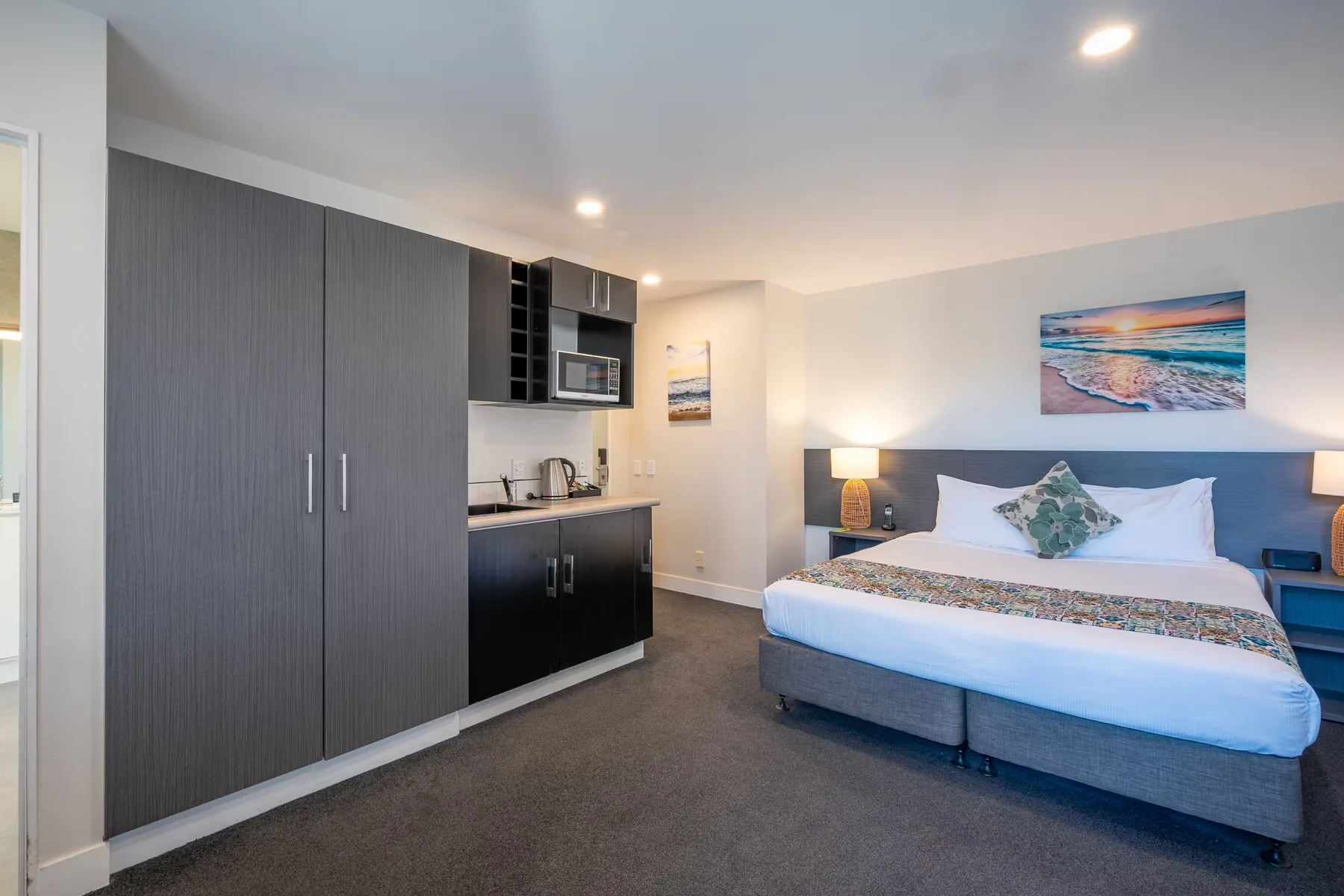 Interior del Carnmore Hotel Takapuna.