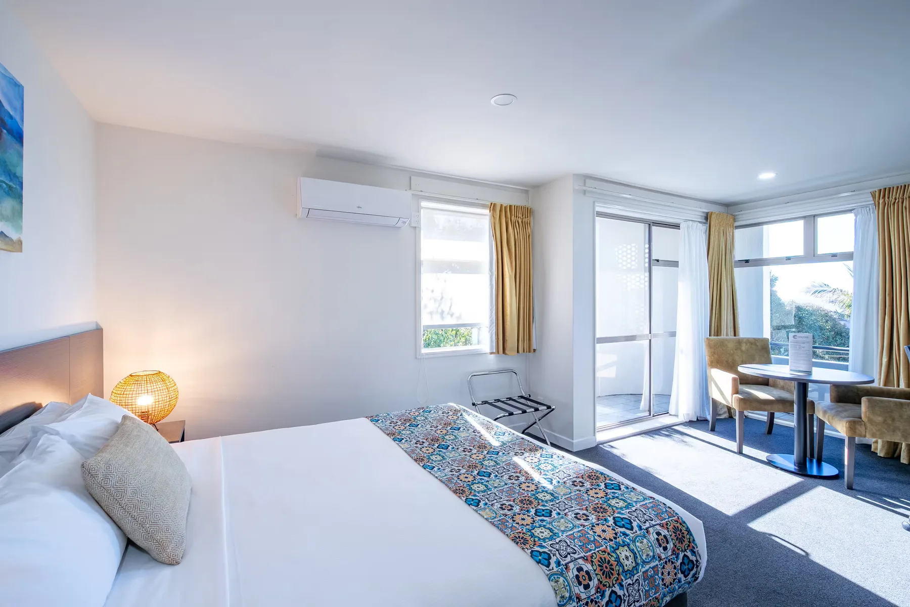 Interior del Carnmore Hotel Takapuna.