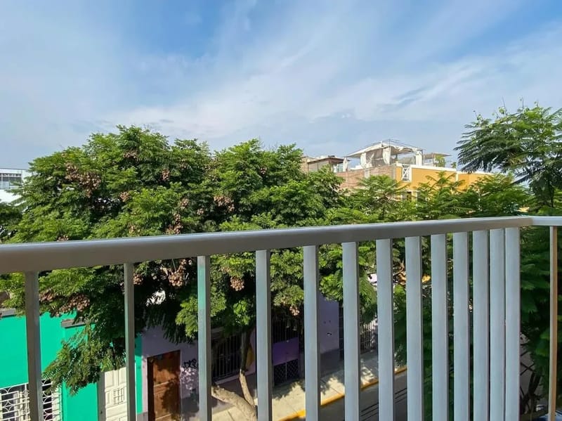 Bright 2BR Duplex with Balcony in Barranco