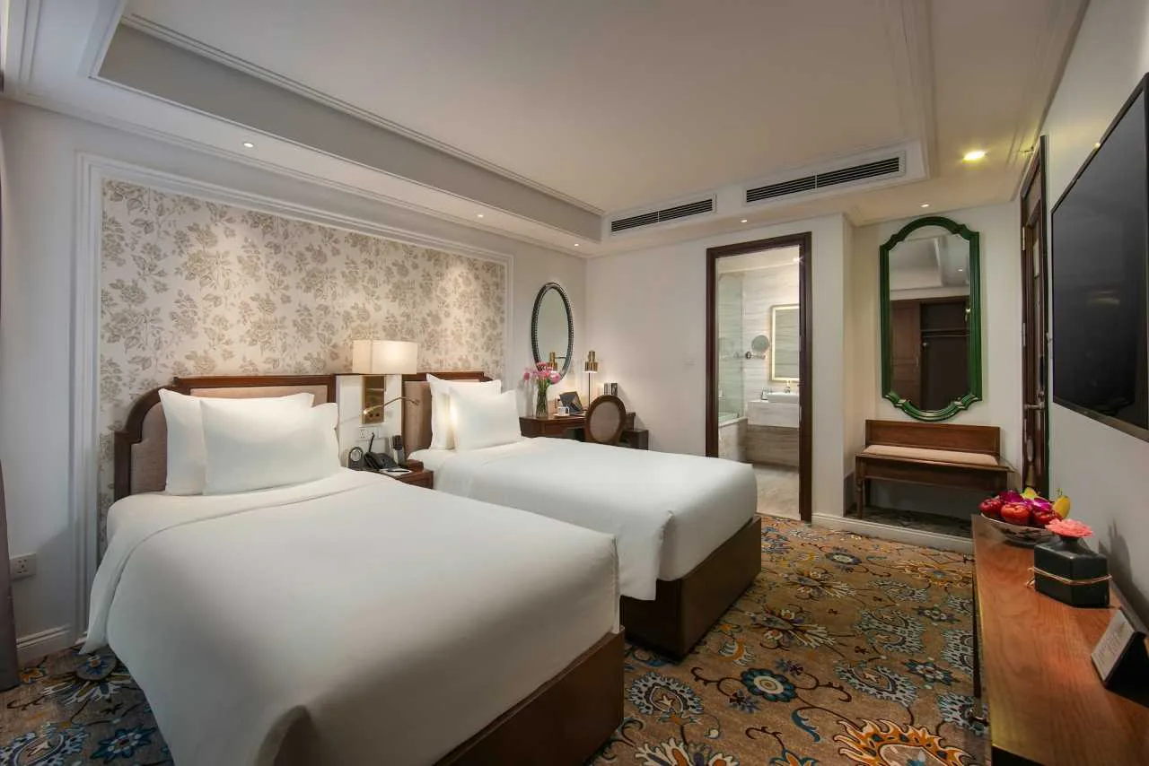 Oriental Pearl room