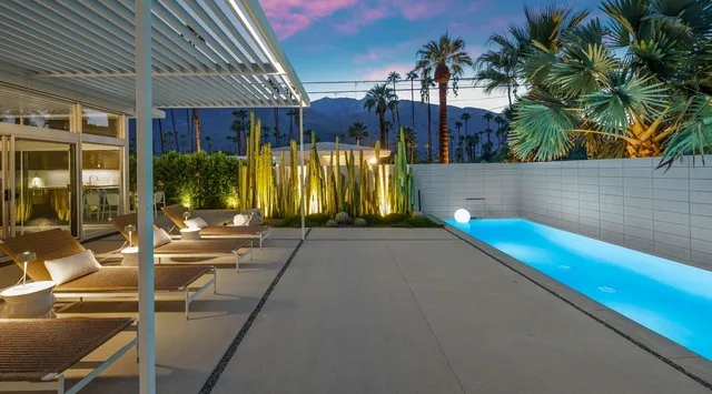 Terraza de la piscina - Al anochecer