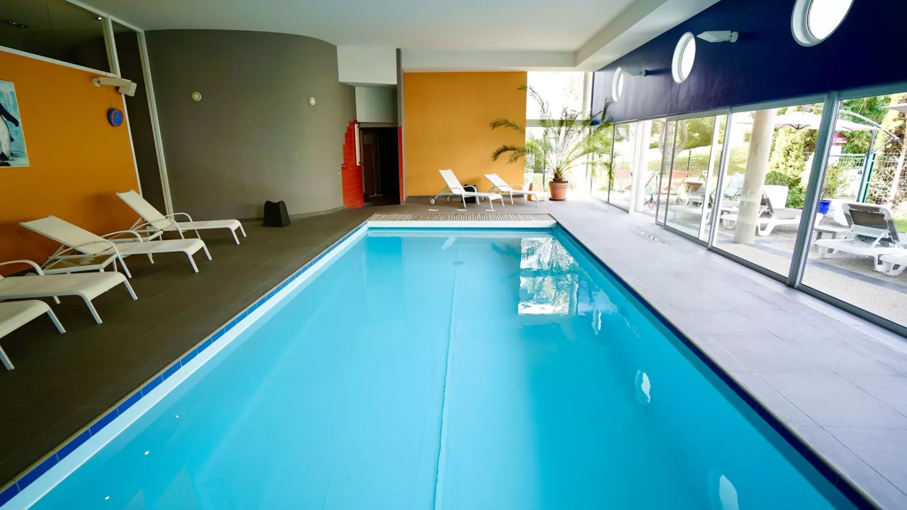 Pool, sauna and tennis
