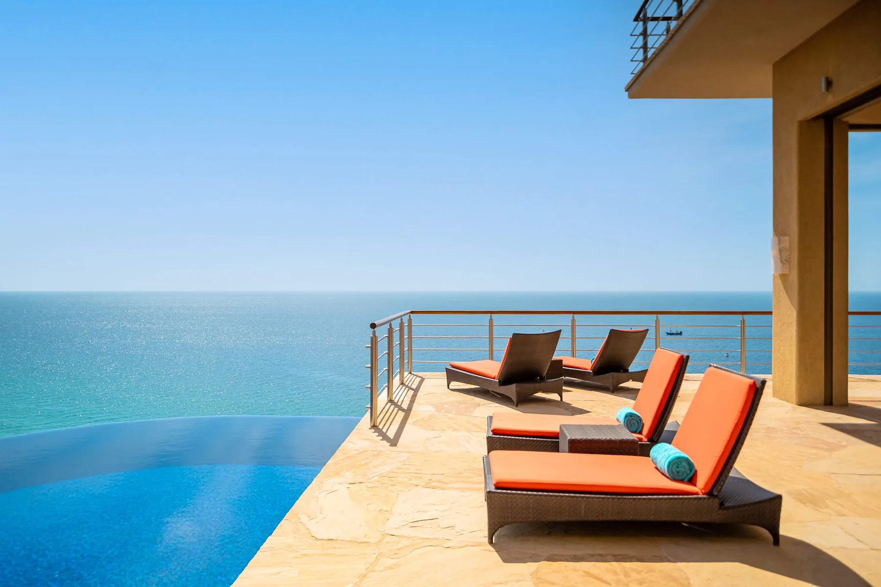 Modern 9BR Villa w/ Amazing Pool & Jacuzzi