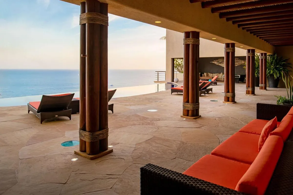 Modern 9BR Villa w/ Amazing Pool & Jacuzzi