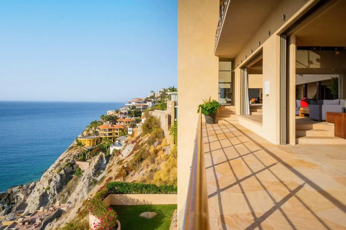 Modern 9BR Villa w/ Amazing Pool & Jacuzzi
