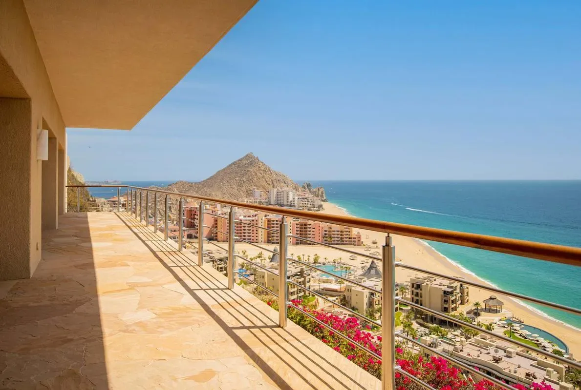 Modern 9BR Villa w/ Amazing Pool & Jacuzzi