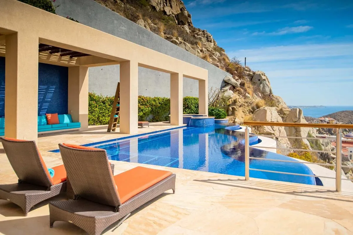 Modern 9BR Villa w/ Amazing Pool & Jacuzzi