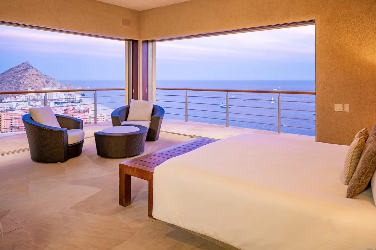 Modern 9BR Villa w/ Amazing Pool & Jacuzzi