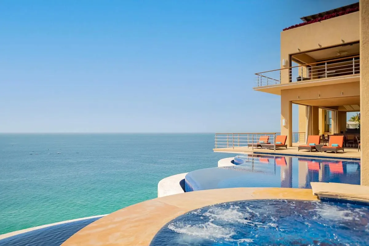 Modern 9BR Villa w/ Amazing Pool & Jacuzzi