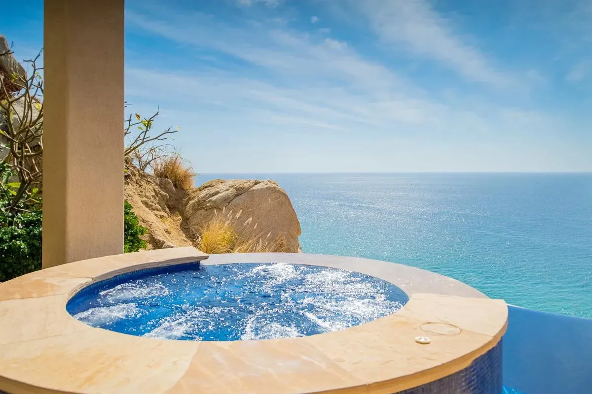 Modern 9BR Villa w/ Amazing Pool & Jacuzzi