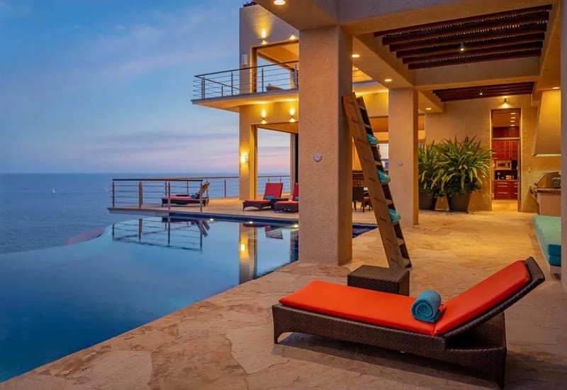 Modern 9BR Villa w/ Amazing Pool & Jacuzzi