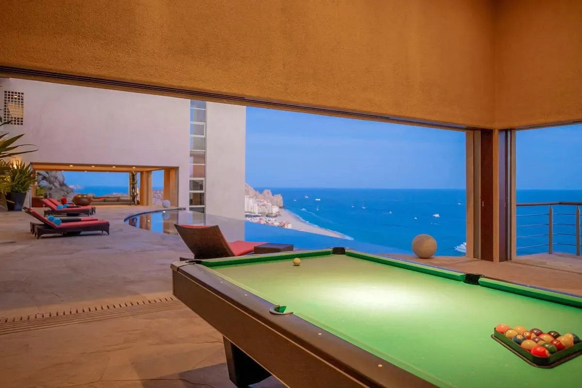 Modern 9BR Villa w/ Amazing Pool & Jacuzzi