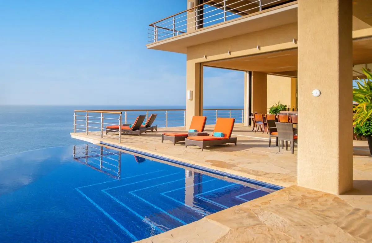 Modern 9BR Villa w/ Amazing Pool & Jacuzzi