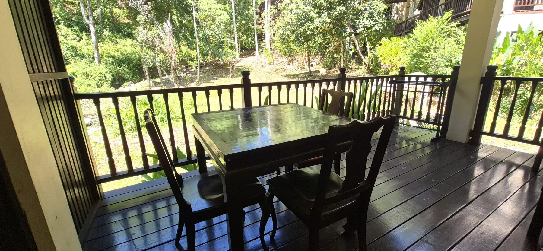 Mesa de comedor de la villa triple