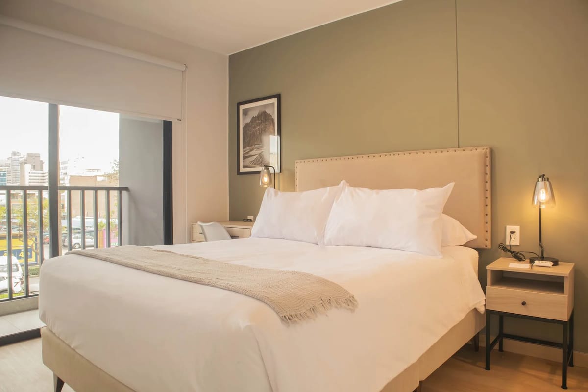 Fresh & Modern 1BR w/ Balcony in Miraflores