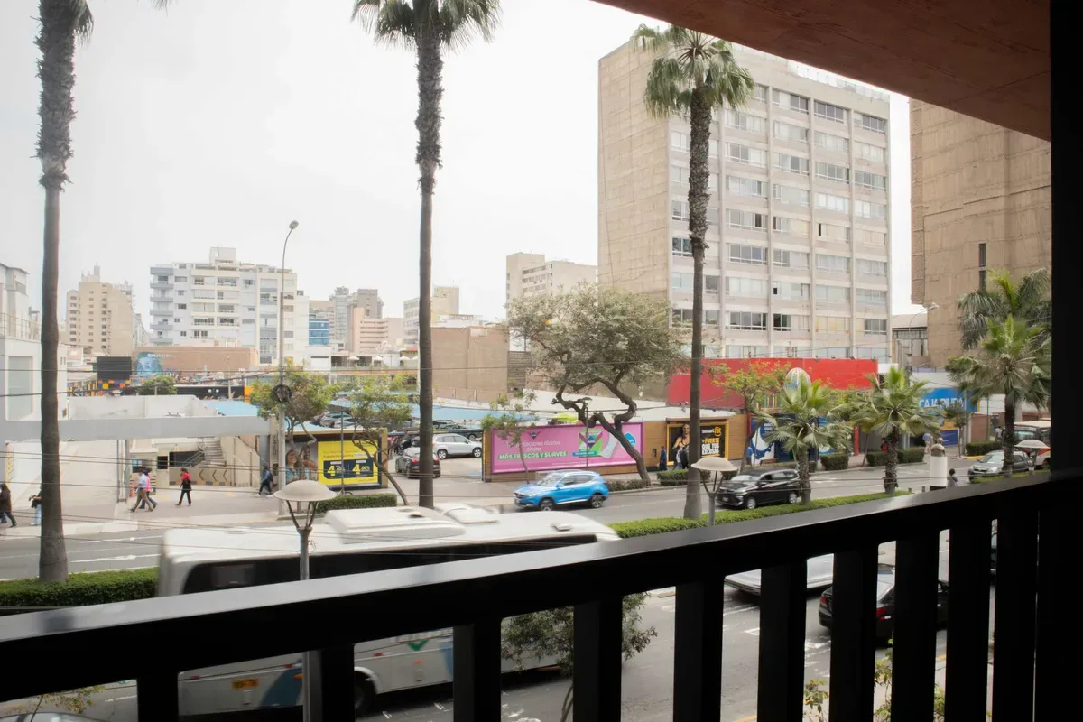 Fresh & Modern 1BR w/ Balcony in Miraflores