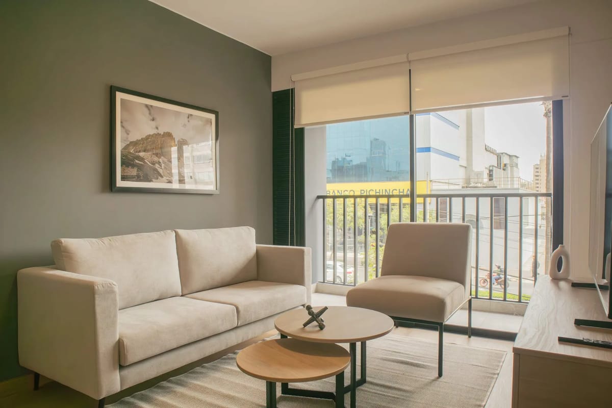 Fresh & Modern 1BR w/ Balcony in Miraflores