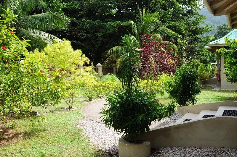 Jardín y exterior