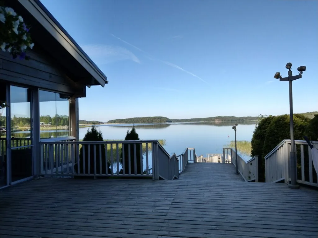 Sauna junto al mar con terraza y embarcadero.