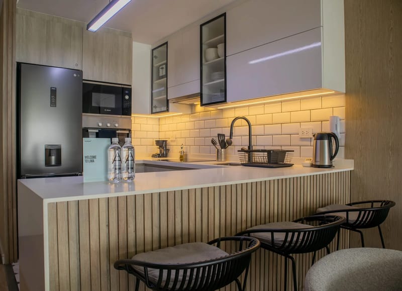 3BR w Balcony near Malecon in Miraflores