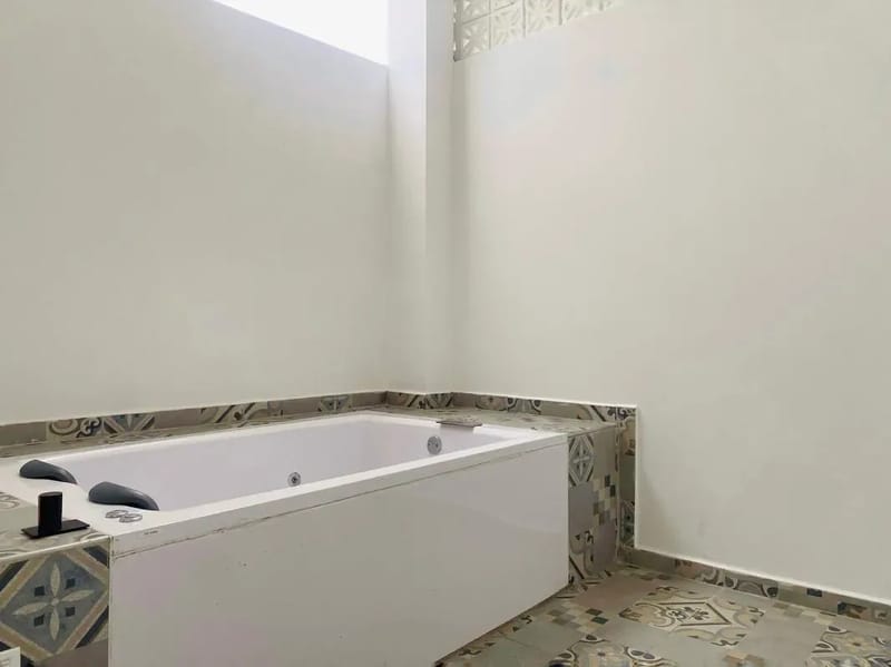 Vibrant 1BR w/ Jacuzzi near Ciudad Amurallada