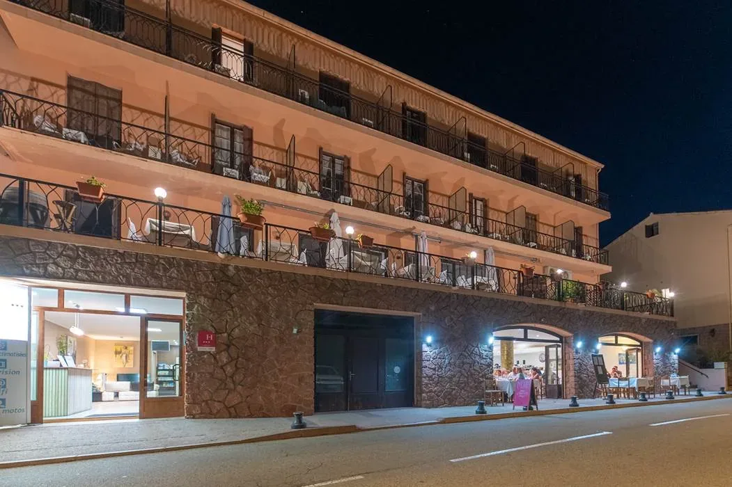 Fachada del Hôtel Le Vaïta