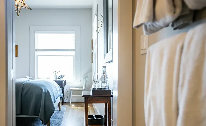Lookout guest room