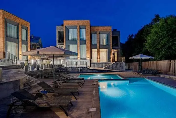 Aurora Luxe property photo