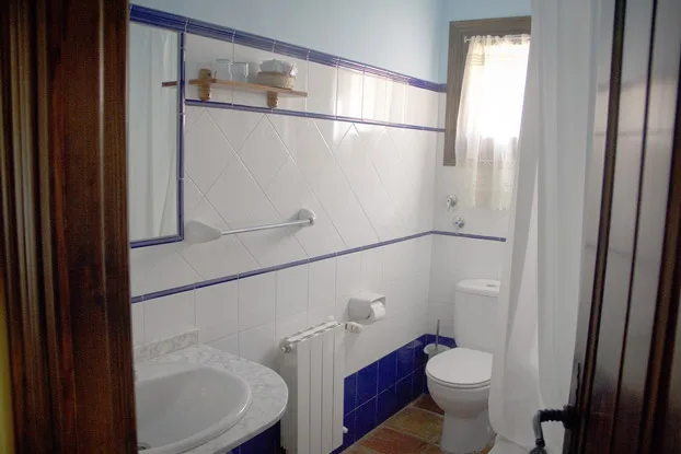 Guest room bathroom
