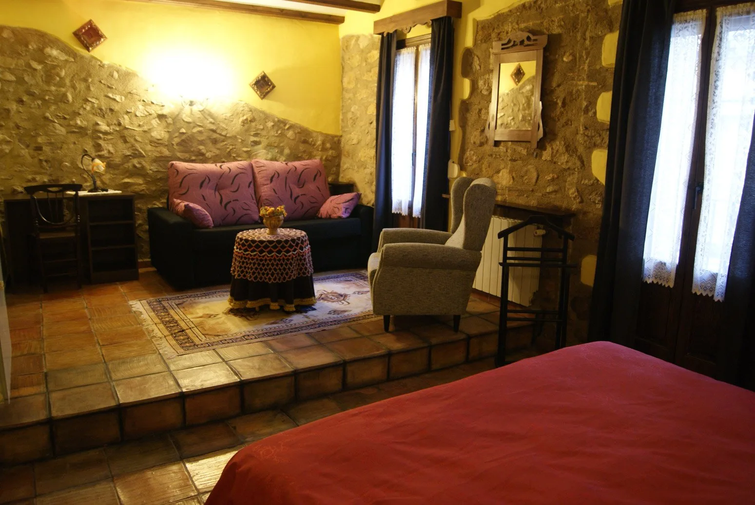 Guest room with sitting area