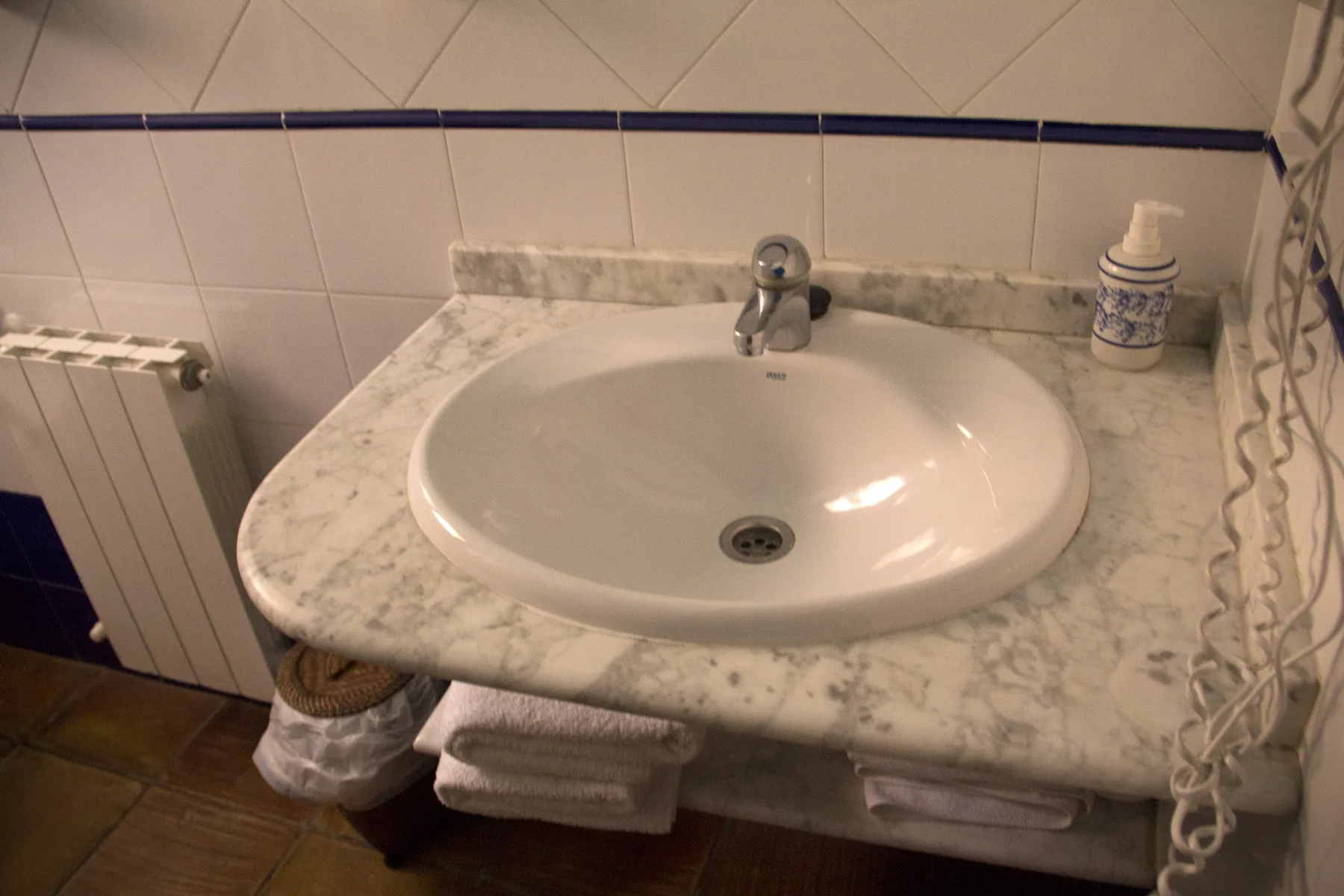 Guest room bathroom