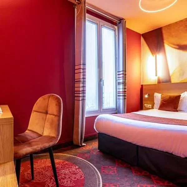 Comfort double room with warm, elegant decor.