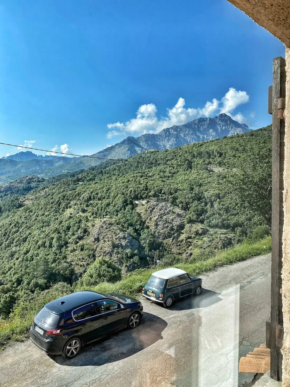 Vista desde una habitación hacia el bosque de Tartagine
