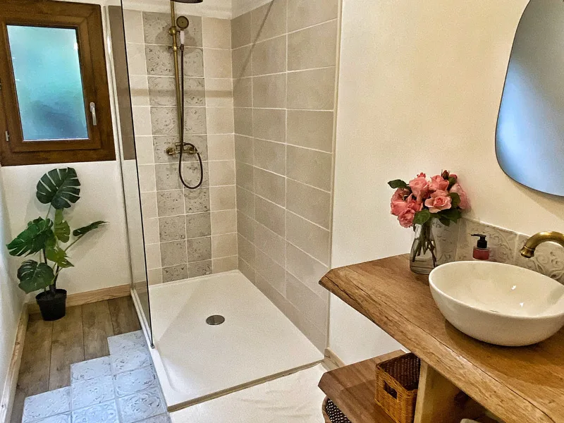 Baño de la habitación con terraza