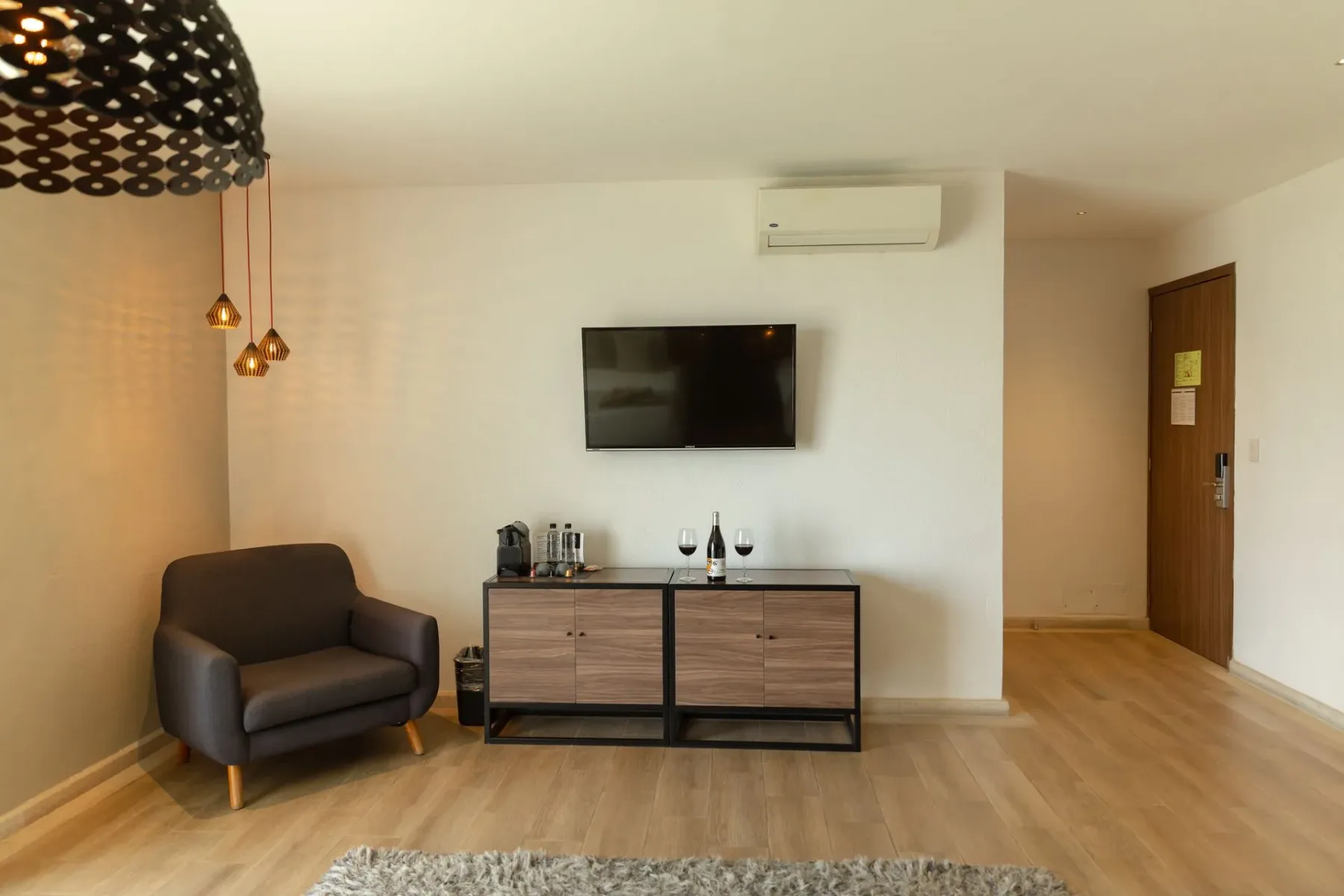 Dormitorio con cama king