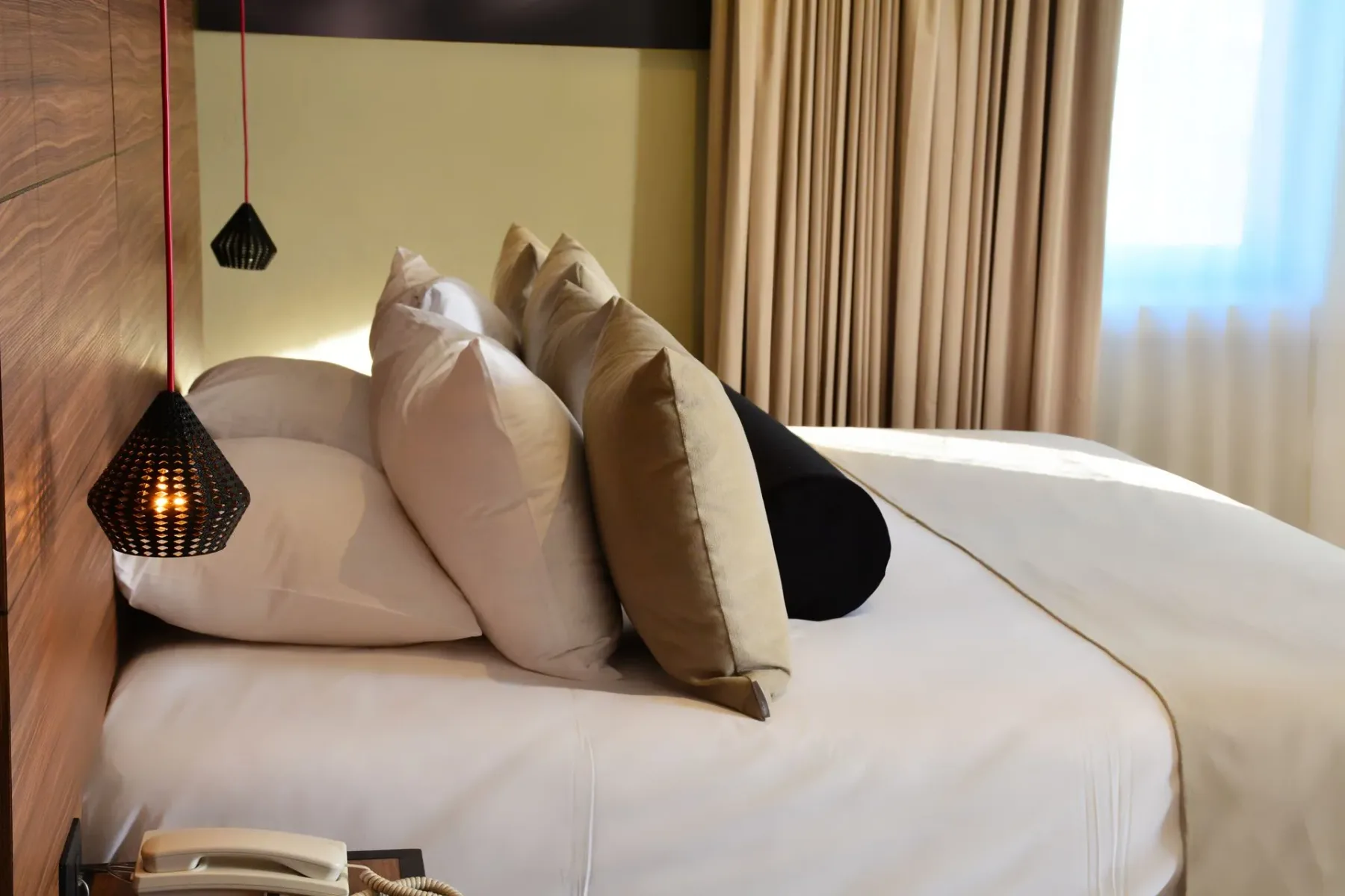 Cama de la habitación con cama king