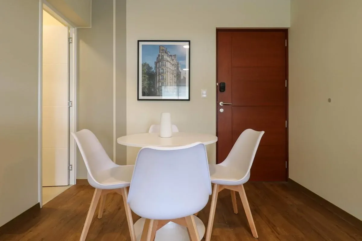 Glorious 2BR w/ Perfect Balcony Near Kennedy Park
