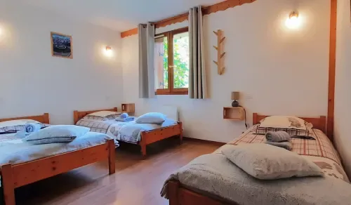 Habitación triple con vistas al jardín y baño privado