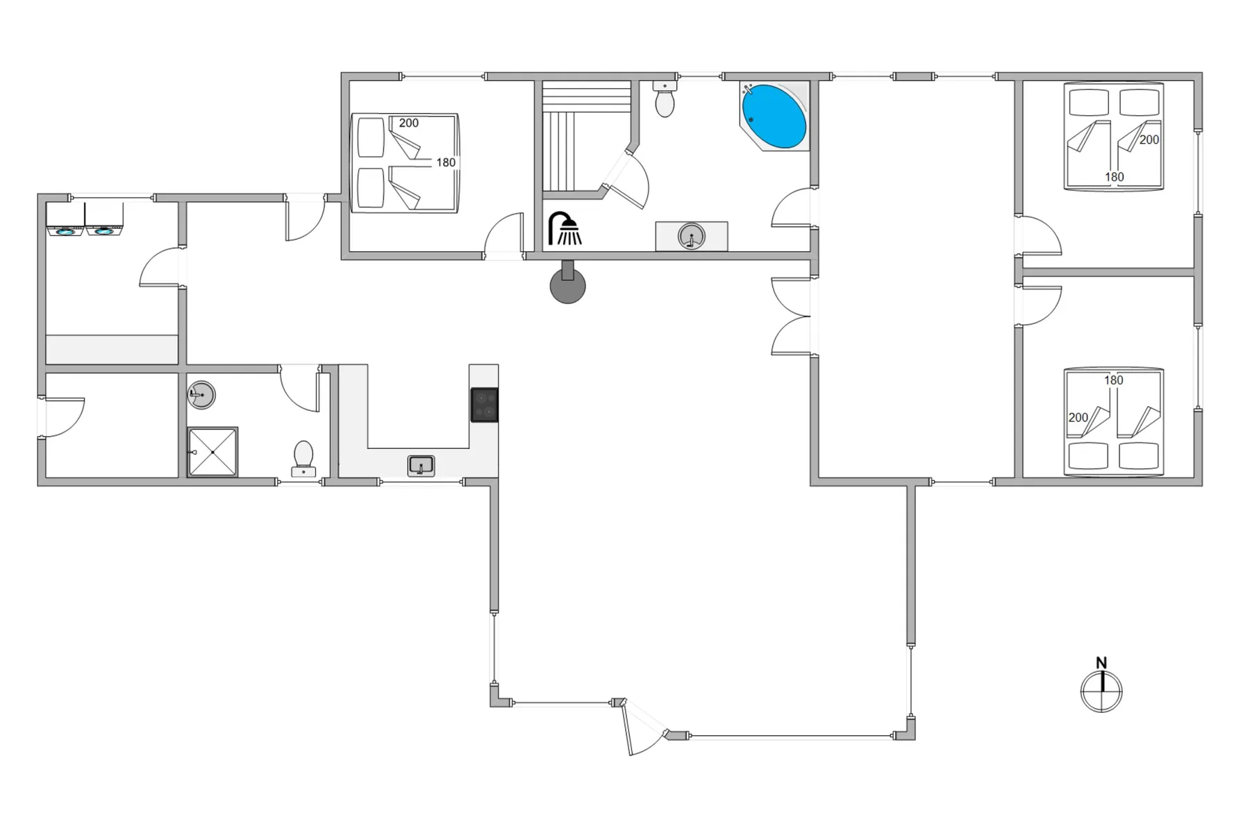 Un plano muestra varias habitaciones, dormitorios, baños y una zona central de estar.