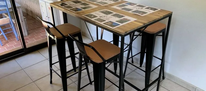Zona de comedor de la cocina y vista hacia la terraza