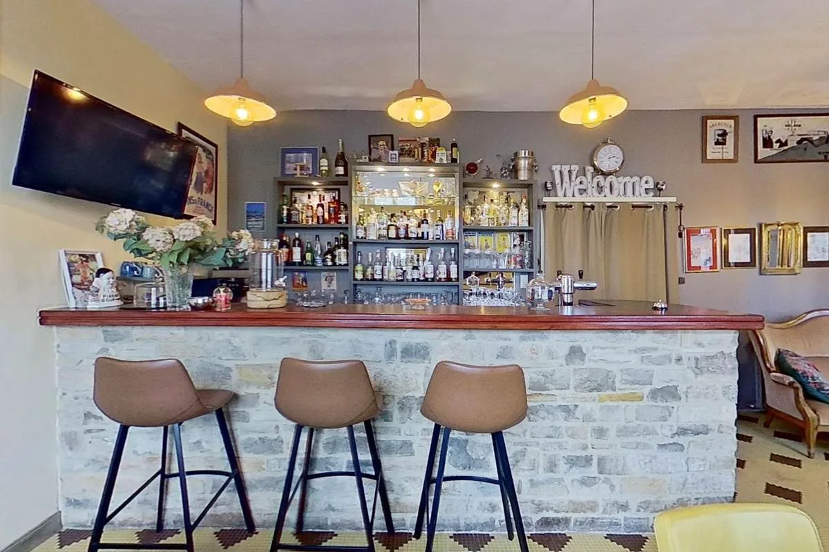 Bar