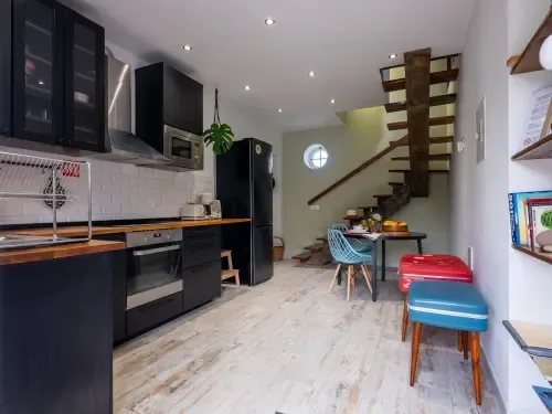 Hiker Nest kitchen and dining area