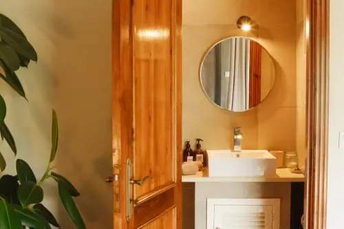 Hiker Nest bathroom