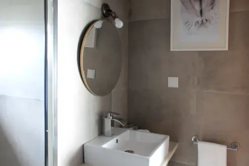 Hiker Nest bathroom