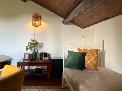 Charming Suite bed