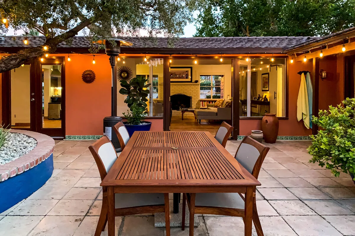 Oliver's Oasis - 2446