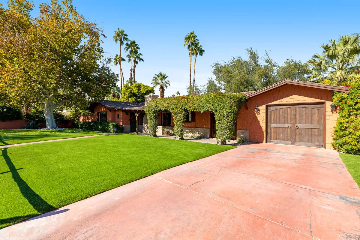 Oliver's Oasis - 2446