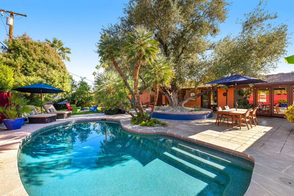 Oliver's Oasis - 2446