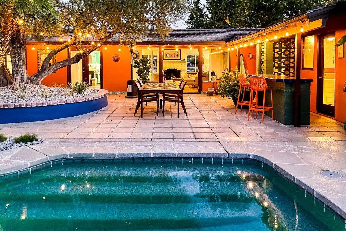 Oliver's Oasis - 2446