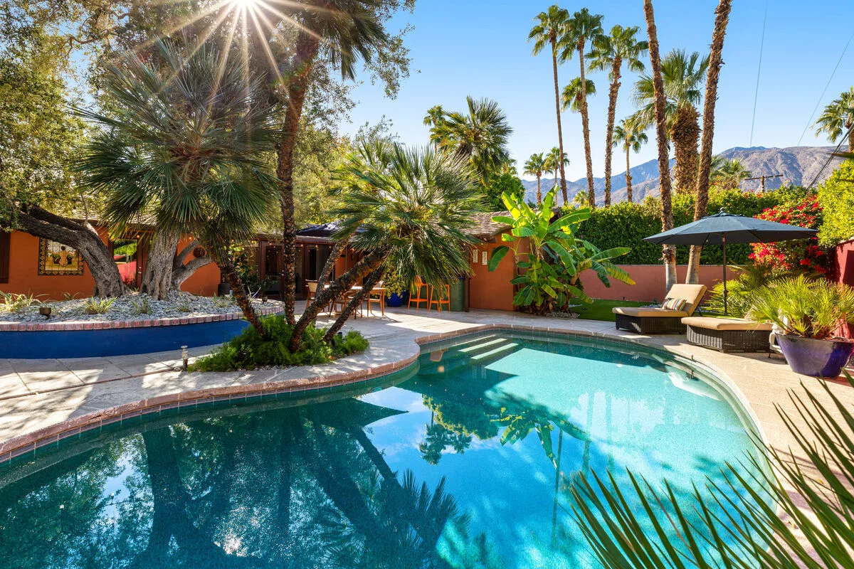Oliver's Oasis - 2446